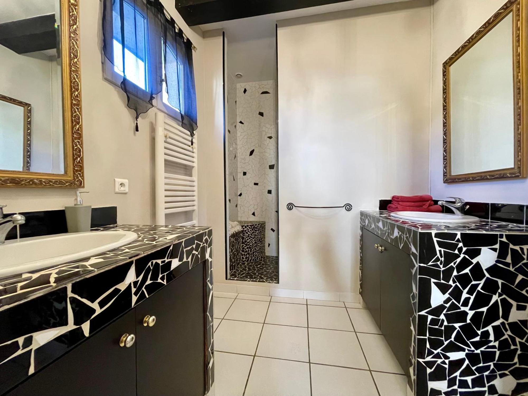 Cote Cite Appartements - Parking Prive - 100M Cite Medievale 카르카손 객실 사진